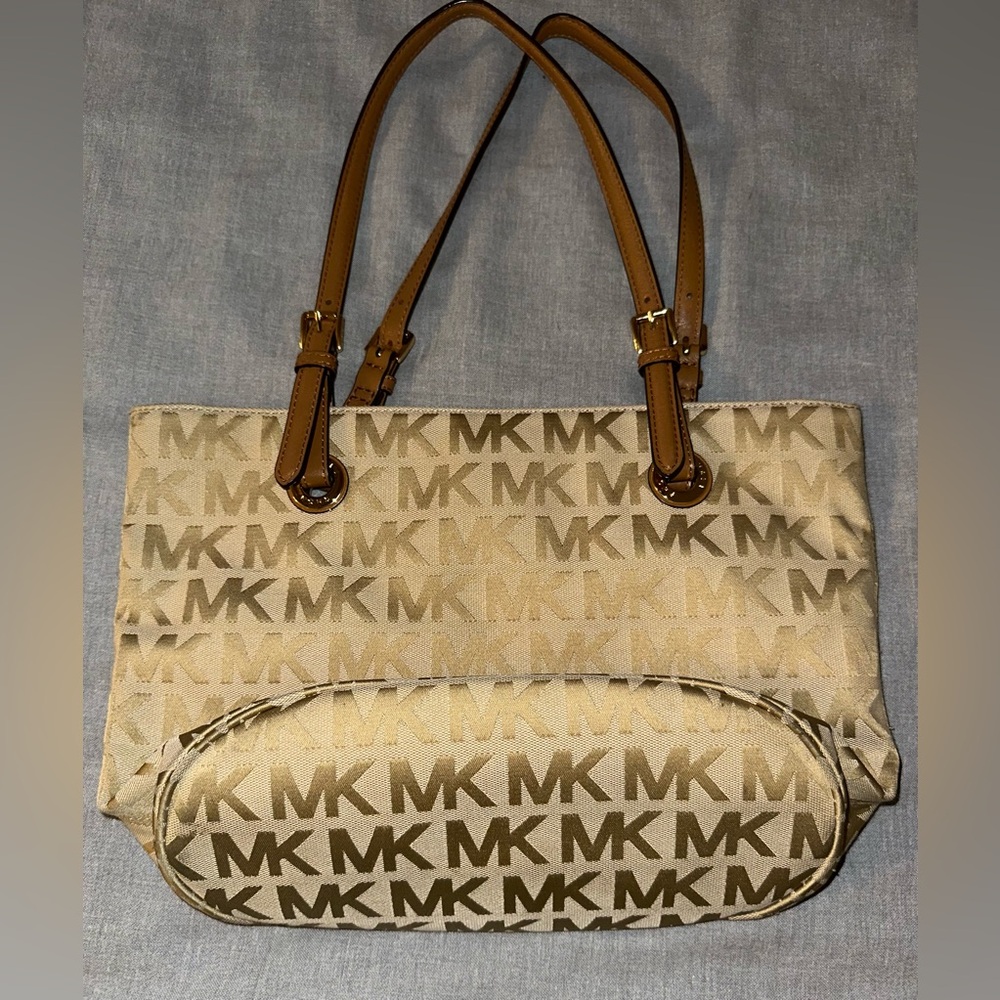 Michael Kors Tan Classic Tote Bag - Picture 4 of 7